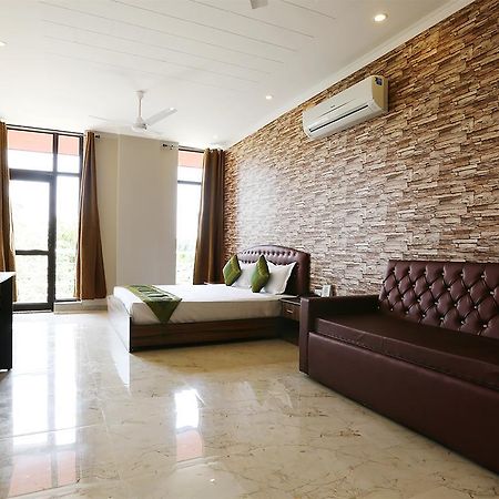 Treebo Blessing Bells Hotell Dehradun Eksteriør bilde