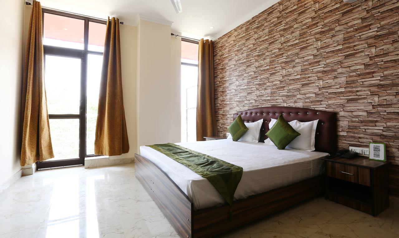 Treebo Blessing Bells Hotell Dehradun Eksteriør bilde