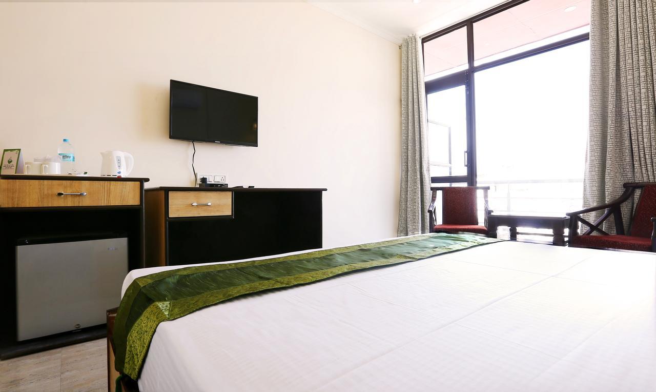 Treebo Blessing Bells Hotell Dehradun Eksteriør bilde