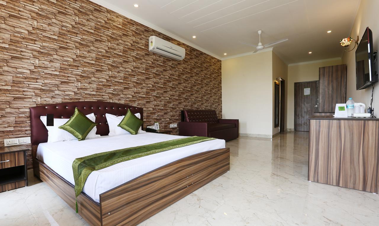 Treebo Blessing Bells Hotell Dehradun Eksteriør bilde