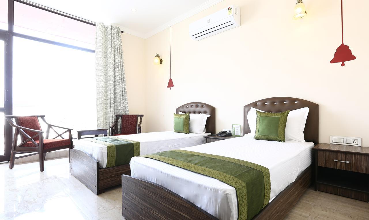 Treebo Blessing Bells Hotell Dehradun Eksteriør bilde