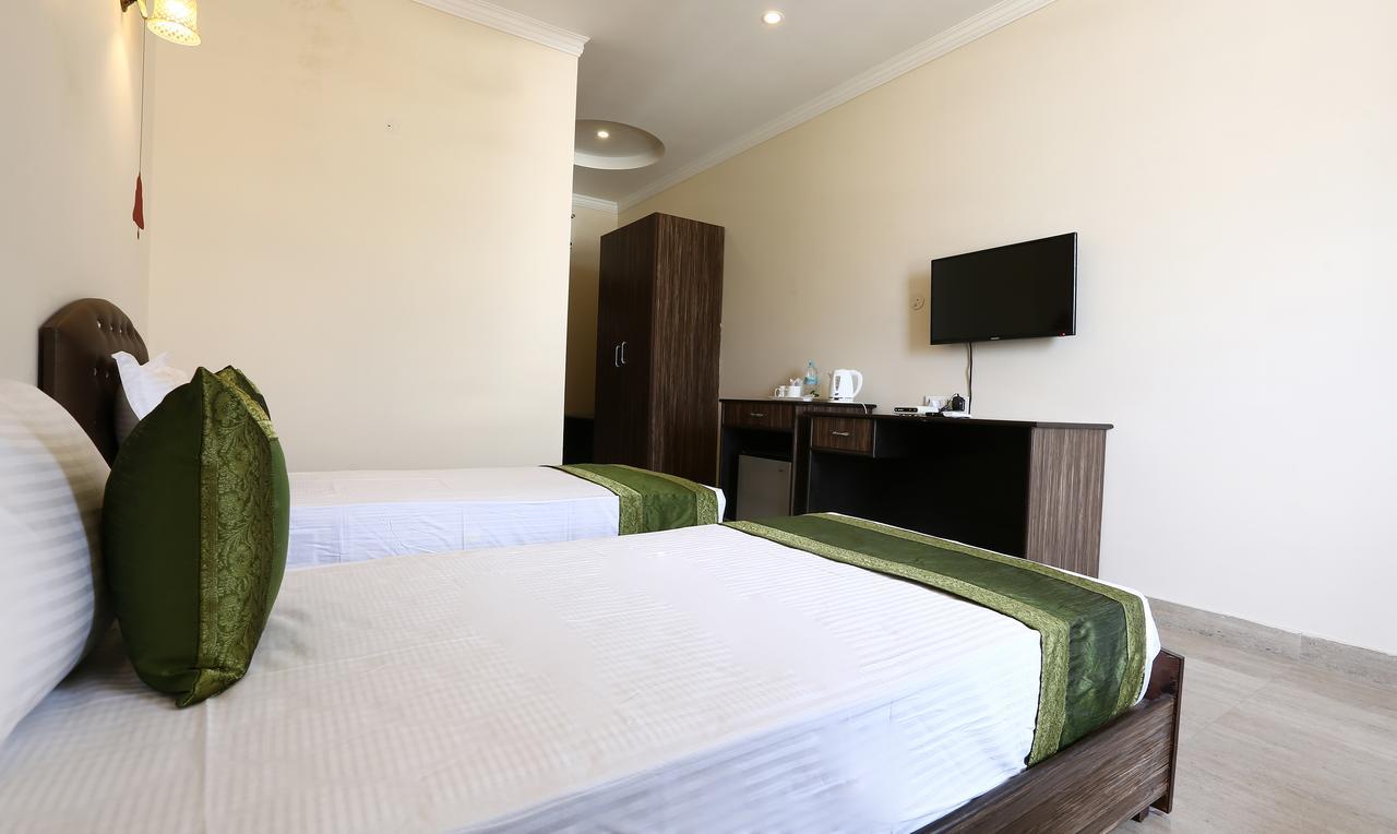 Treebo Blessing Bells Hotell Dehradun Eksteriør bilde