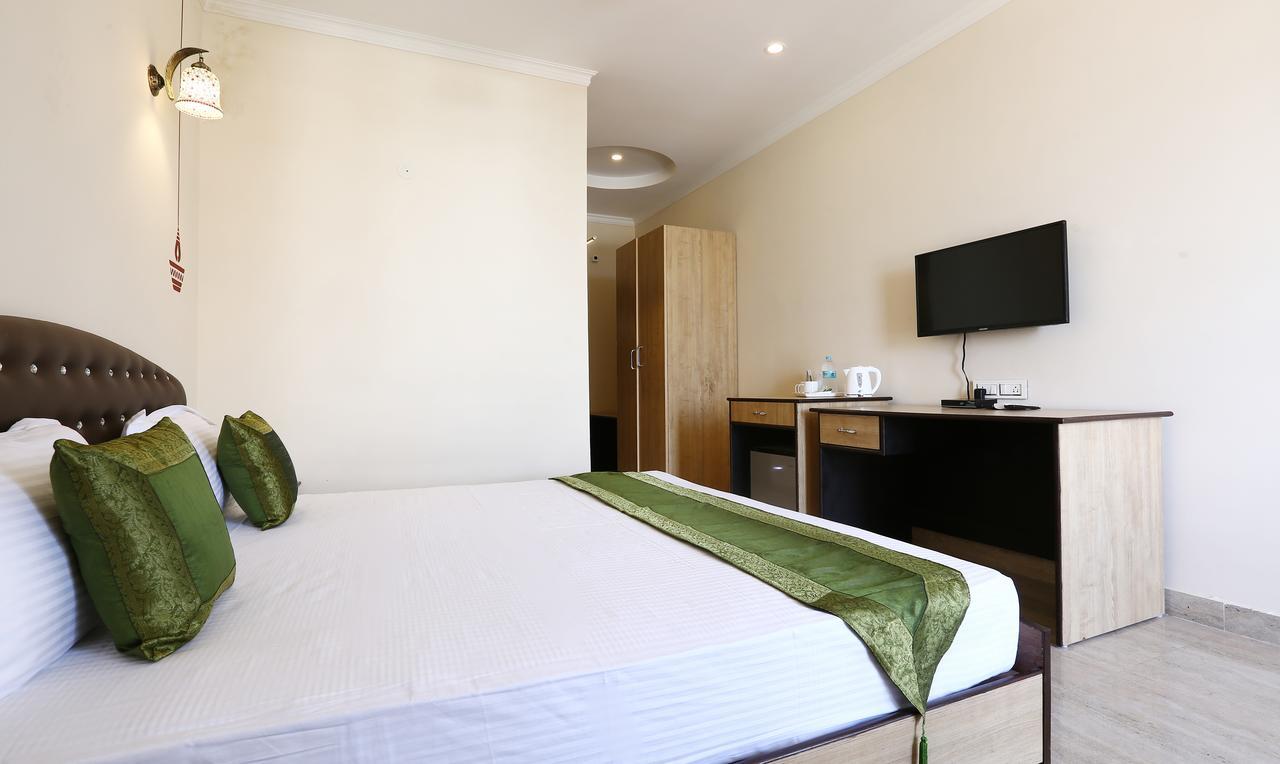 Treebo Blessing Bells Hotell Dehradun Eksteriør bilde